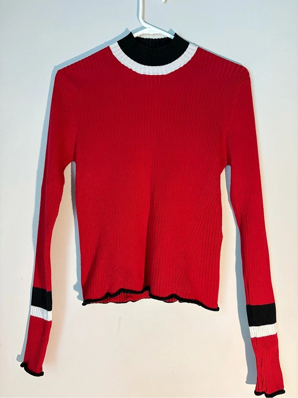 Zara Color Block Ribbed Sweater in Red & Black Size Medium Fall Fashion SKU#0139